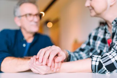 Aidants Alzheimer : Comment réagir face aux refus de votre proche ?