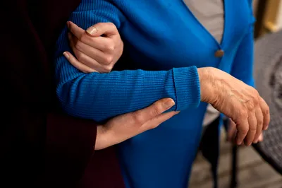 Un malade d’Alzheimer peut-il rester vivre à domicile ?