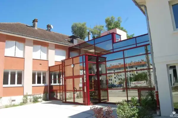 Photo principale de Residence De Courcelles - Résidence Services Seniors