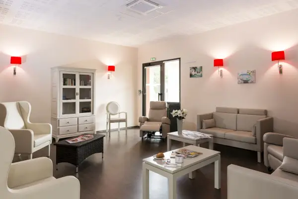 Photo de Résidence Les Grands Chênes - Maison de retraite / EHPAD