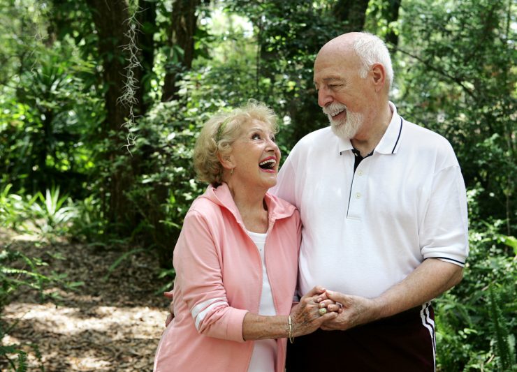 Des seniors heureux en amour